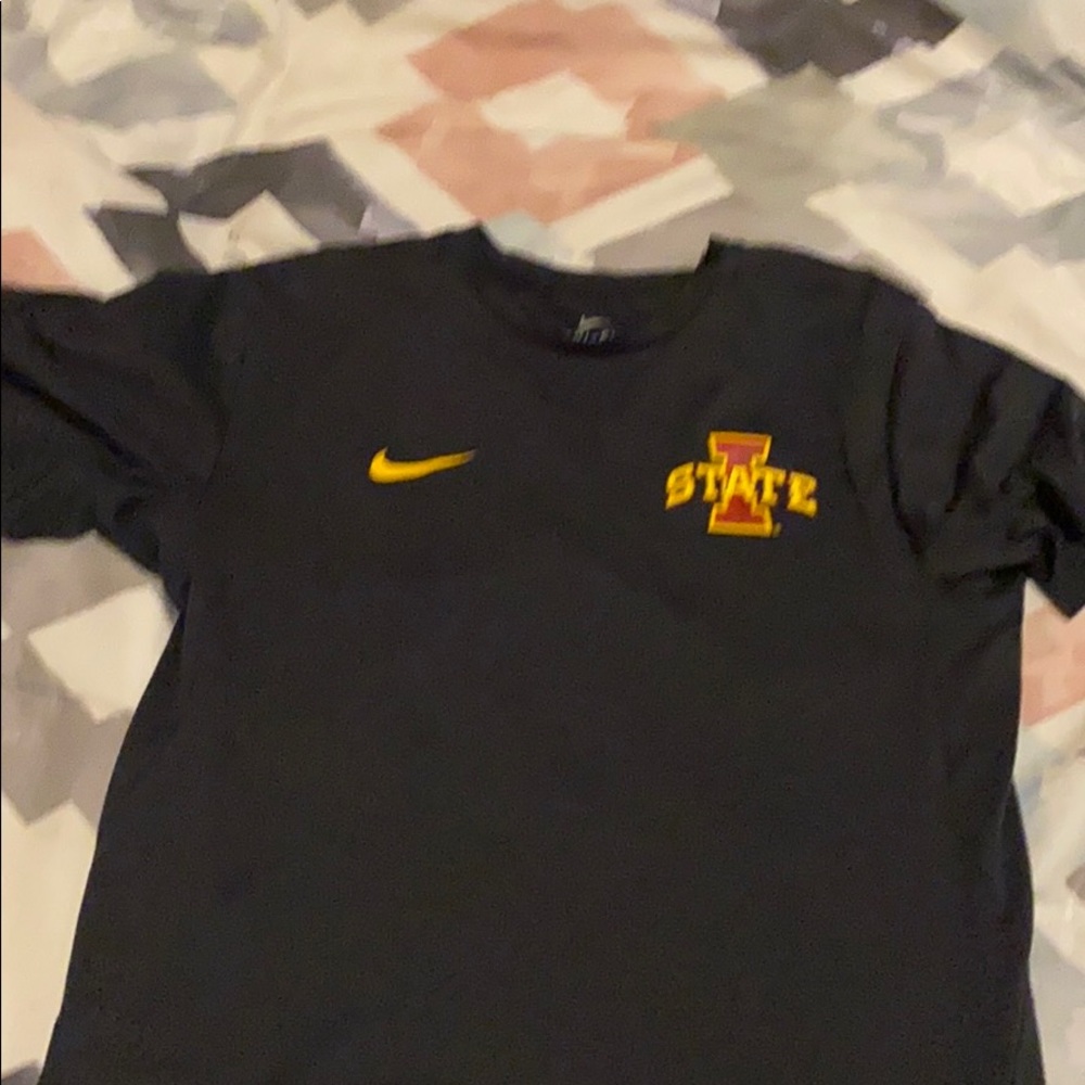 A black Iowa state bike shirt